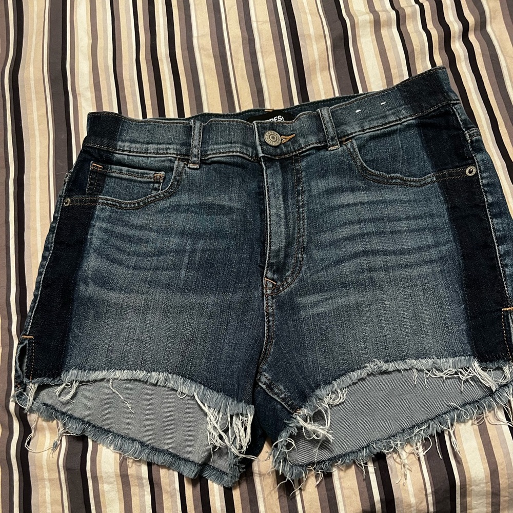 Woman’s shorts high rise